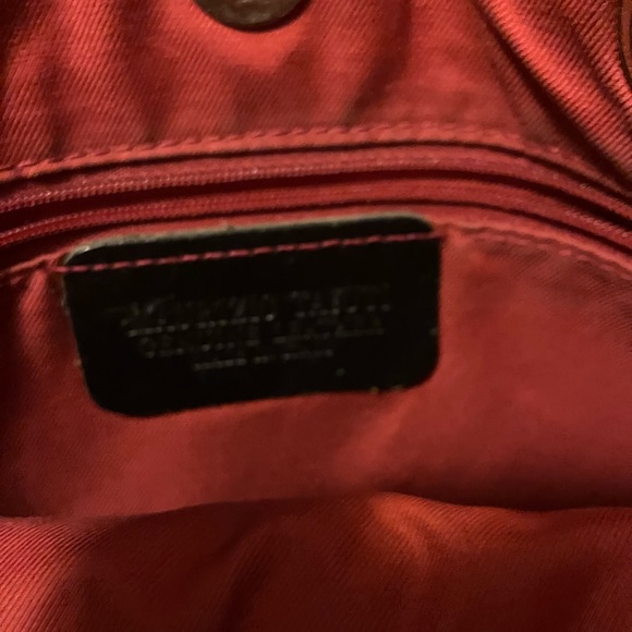 Cute , fun , gold shimmer trimmed n gold and red handbag made in Italy. - Picture 4 of 4